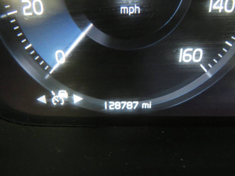 2022 Volvo XC90 T5 Momentum