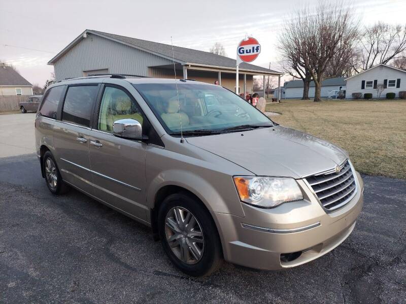 2008 Chrysler Town and Country for sale at CALDERONE CAR & TRUCK in Whiteland IN