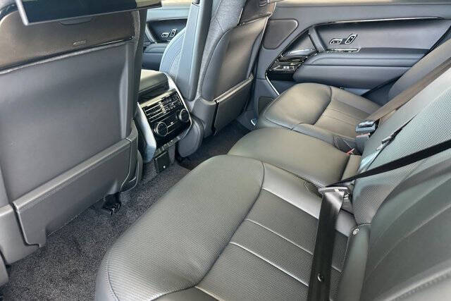 2025 Land Rover Range Rover P615 SV