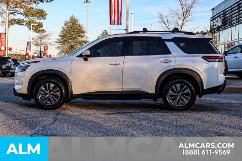 2022 Nissan Pathfinder SV