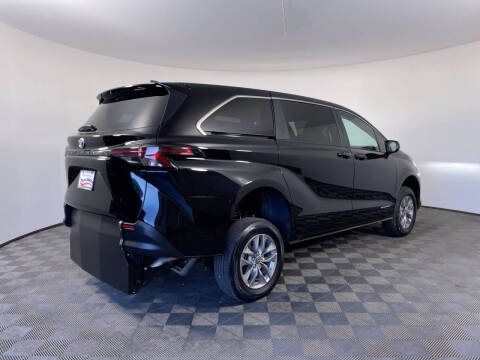 2023 Toyota Sienna LE 8-Passenger