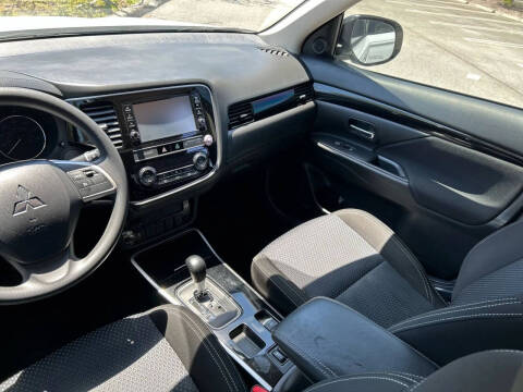 2019 Mitsubishi Outlander ES