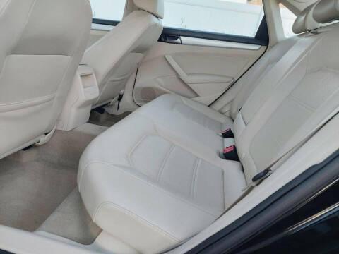 2012 Volkswagen Passat SE PZEV