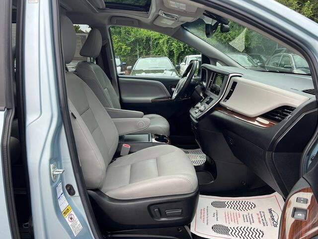 2017 Toyota Sienna Limited Premium 7-Passenger