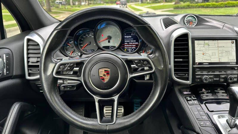 2016 Porsche Cayenne S photo 39