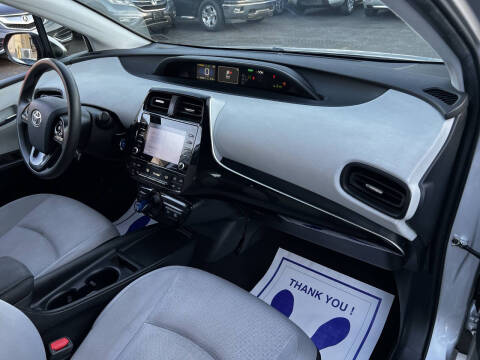 2022 Toyota Prius LE