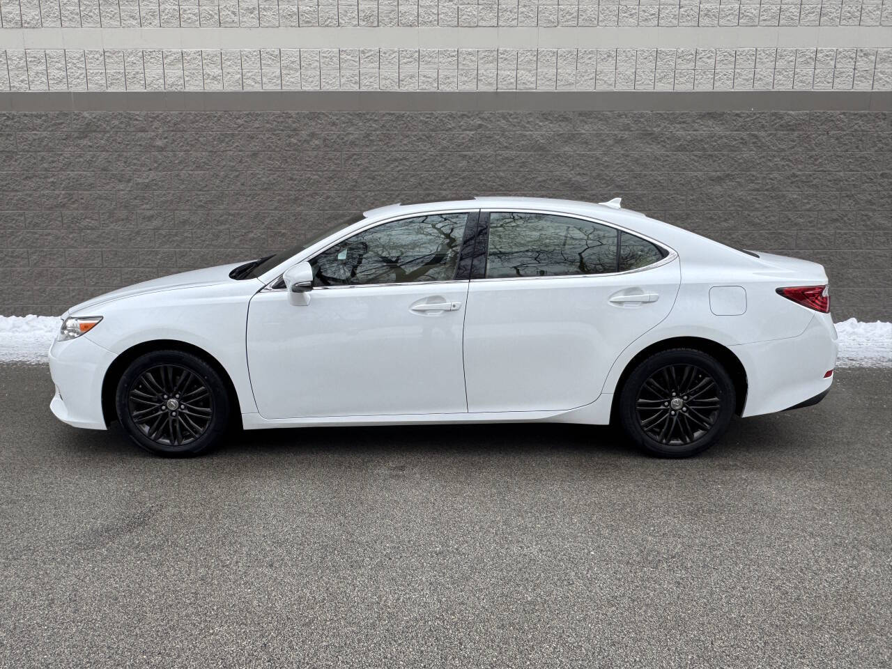 White 2013 Lexus ES 350 Base 4dr Sedan 2