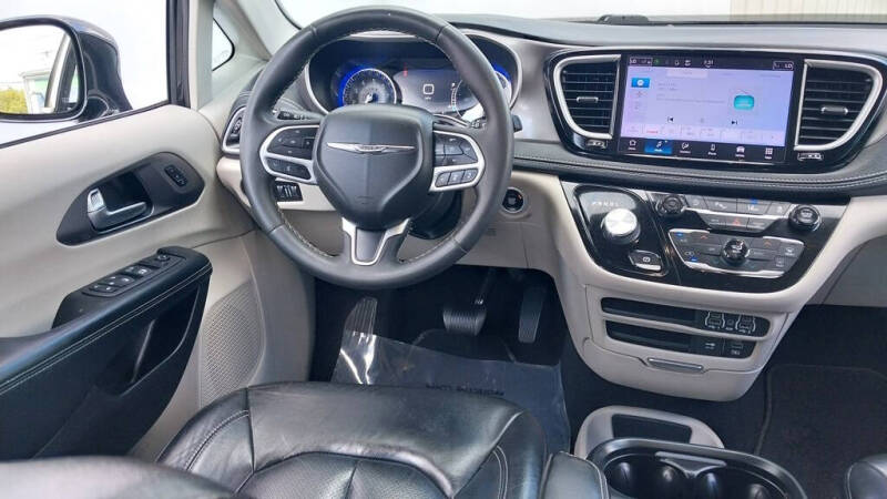 2022 Chrysler Pacifica Touring L