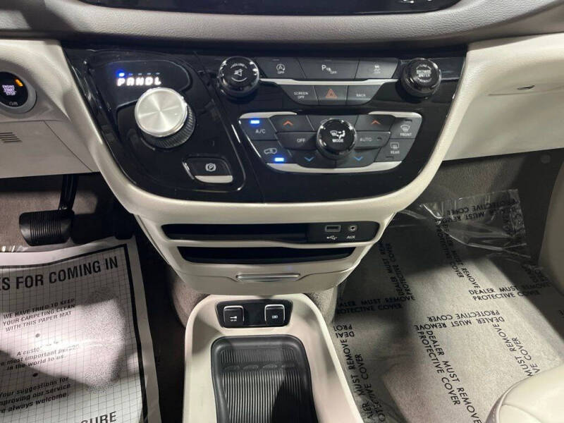 2017 Chrysler Pacifica Touring-L