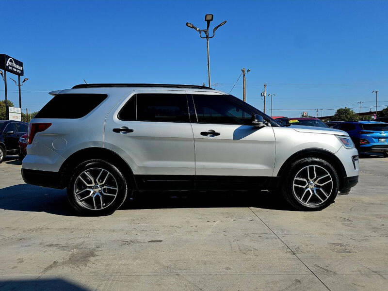 2018 Ford Explorer Sport photo 5