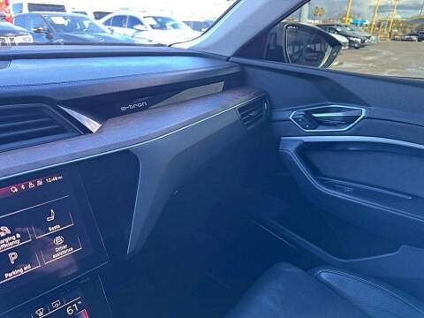 2019 Audi e-tron quattro Prestige