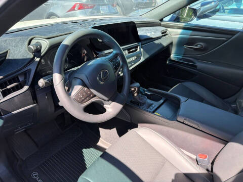 2025 Lexus ES 300h