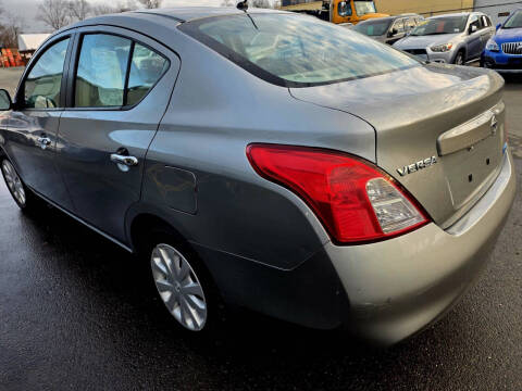 2012 Nissan Versa 1.6 SV