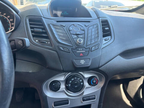 2015 Ford Fiesta SE