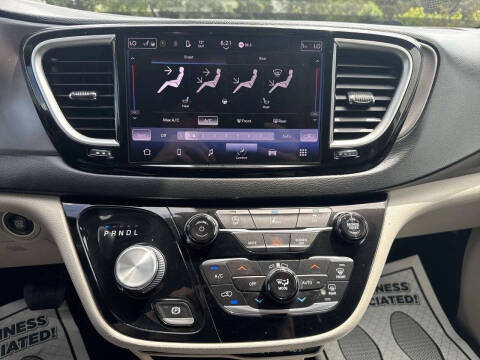 2022 Chrysler Pacifica Touring L