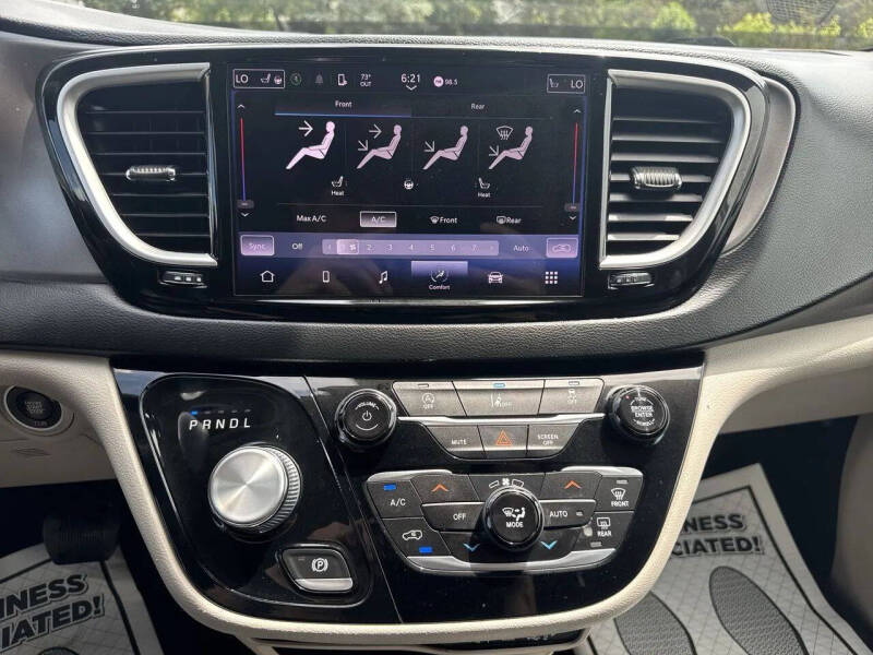 2022 Chrysler Pacifica Touring L