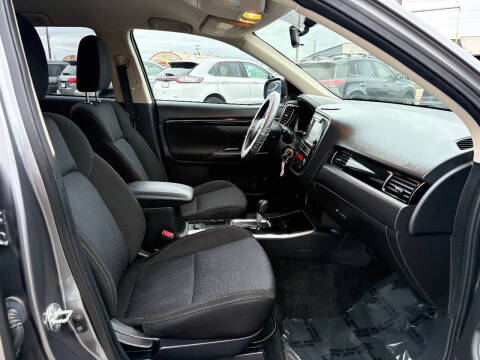 2019 Mitsubishi Outlander ES