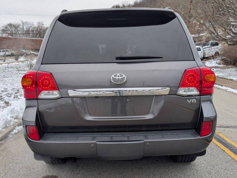 2013 Toyota Land Cruiser