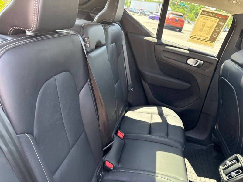 2023 Volvo XC40 B5 Plus Dark Theme