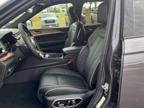 2025 Jeep Grand Cherokee Summit Reserve