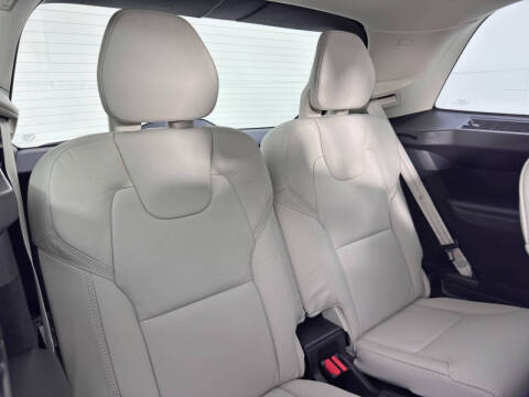 2023 Volvo XC90 Recharge T8 Ultimate Dark Theme