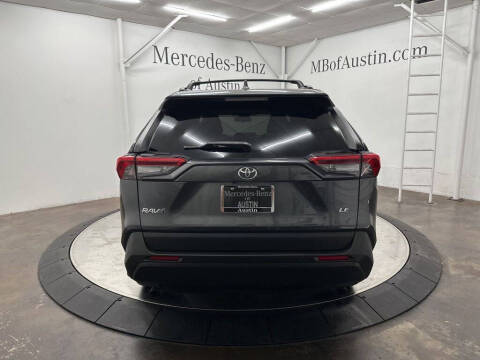 2020 Toyota RAV4 LE