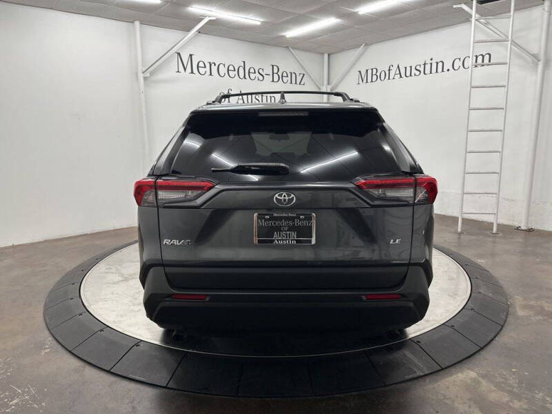 2020 Toyota RAV4 LE