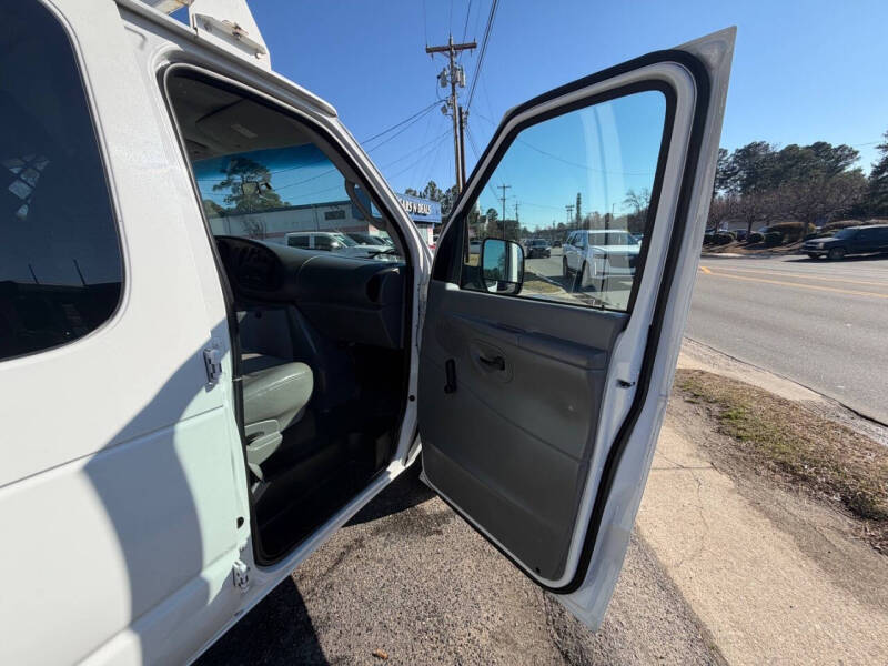 2005 Ford E-Series
