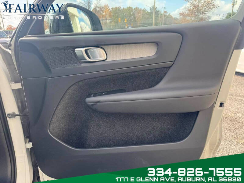 2024 Volvo XC40 B5 Plus Dark Theme