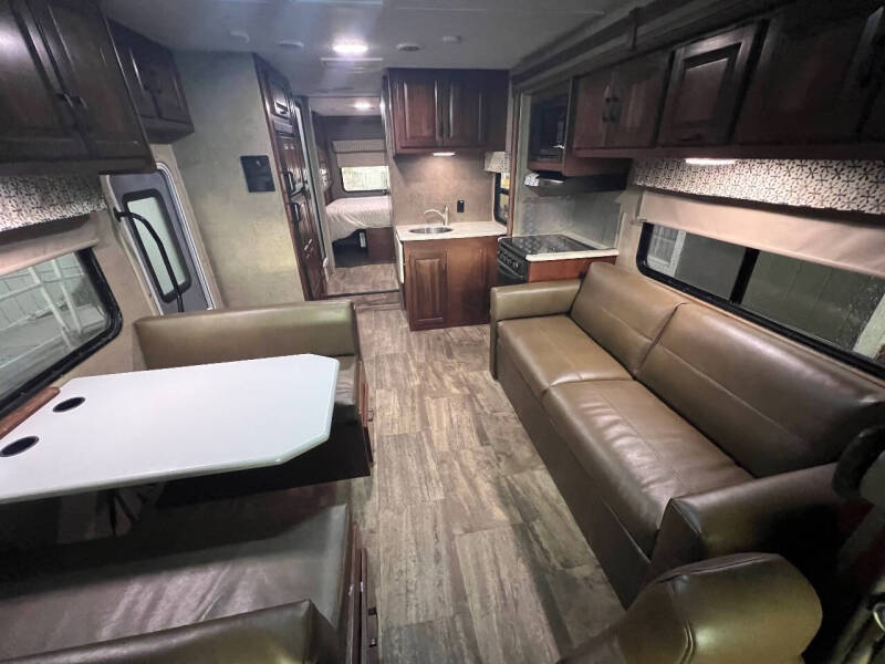 2016 Forest River Sunseeker 2860DS Class C