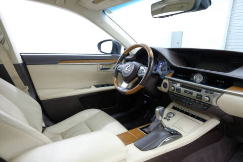 2017 Lexus ES 300h