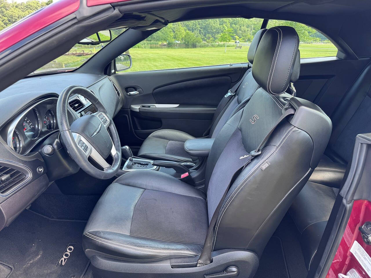 2014 Chrysler 200 4
