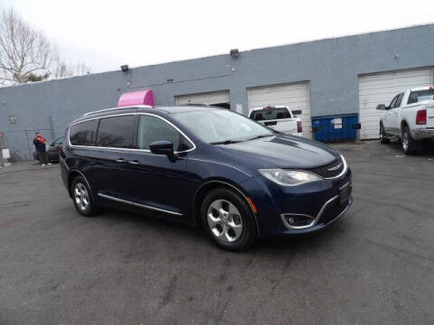 2017 Chrysler Pacifica Touring-L Plus