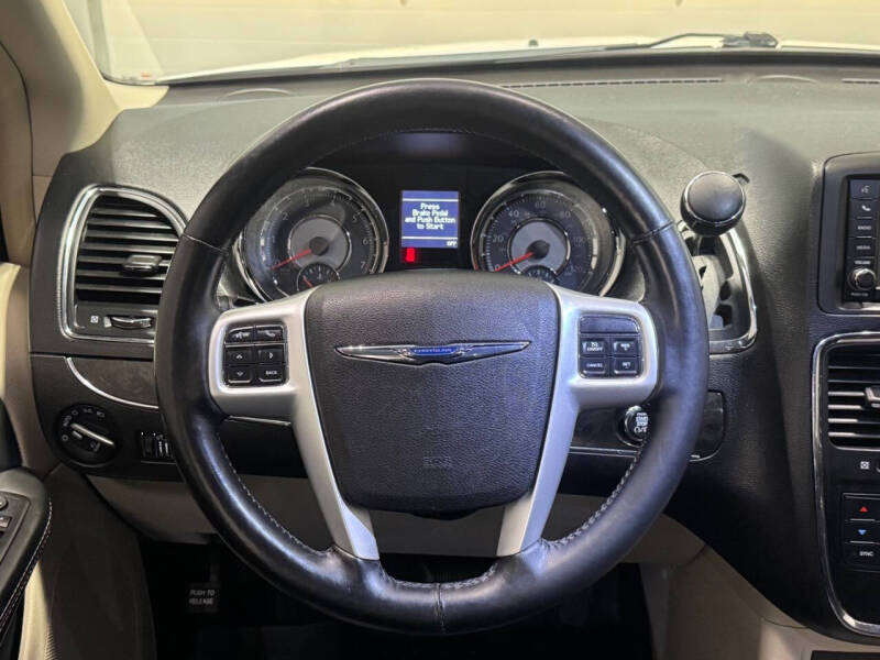 2015 Chrysler Town and Country Touring-L