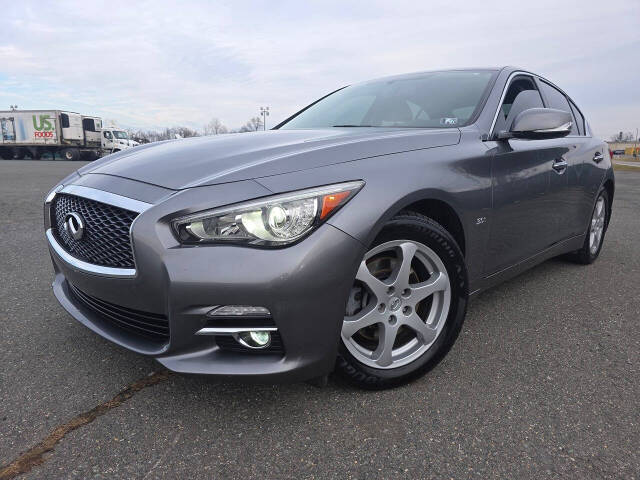 2016 INFINITI Q50 Premium's photo