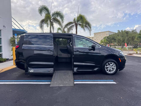 2022 Chrysler Pacifica Touring L