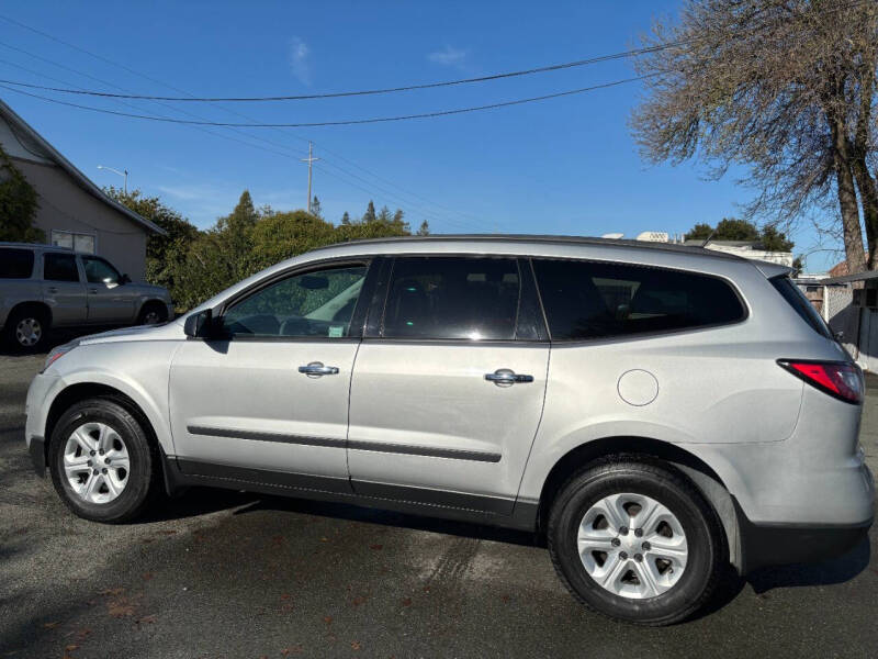 2017 Chevrolet Traverse LS photo 5