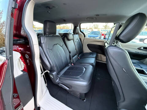 2017 Chrysler Pacifica Touring-L Plus