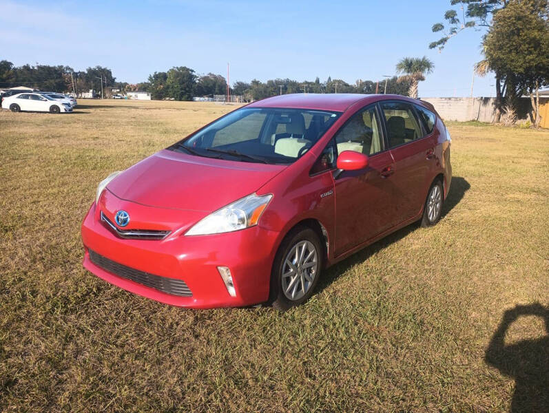 2013 Toyota Prius v Five