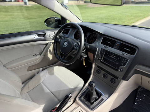 2016 Volkswagen Golf TSI S