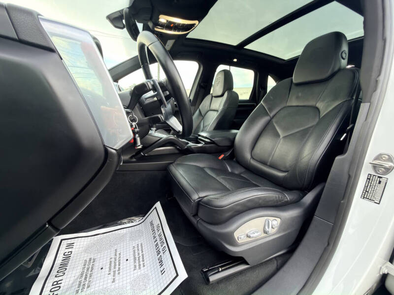 2017 Porsche Cayenne Platinum Edition