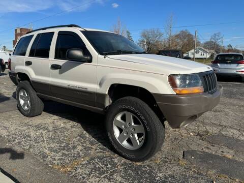 2004 Jeep Grand Cherokee for sale at The Car Cove, LLC in Muncie IN