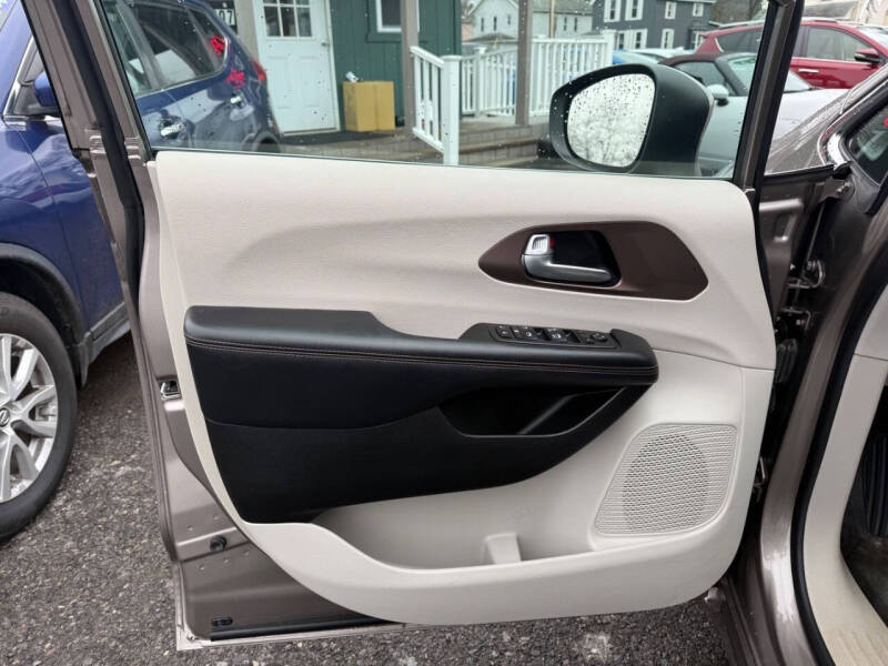 2017 Chrysler Pacifica Touring Plus