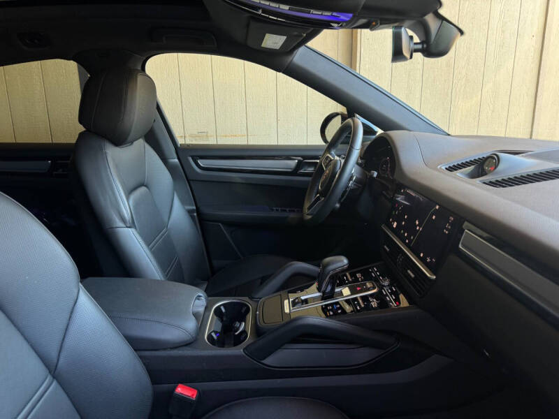 2023 Porsche Cayenne Coupe Platinum Edition