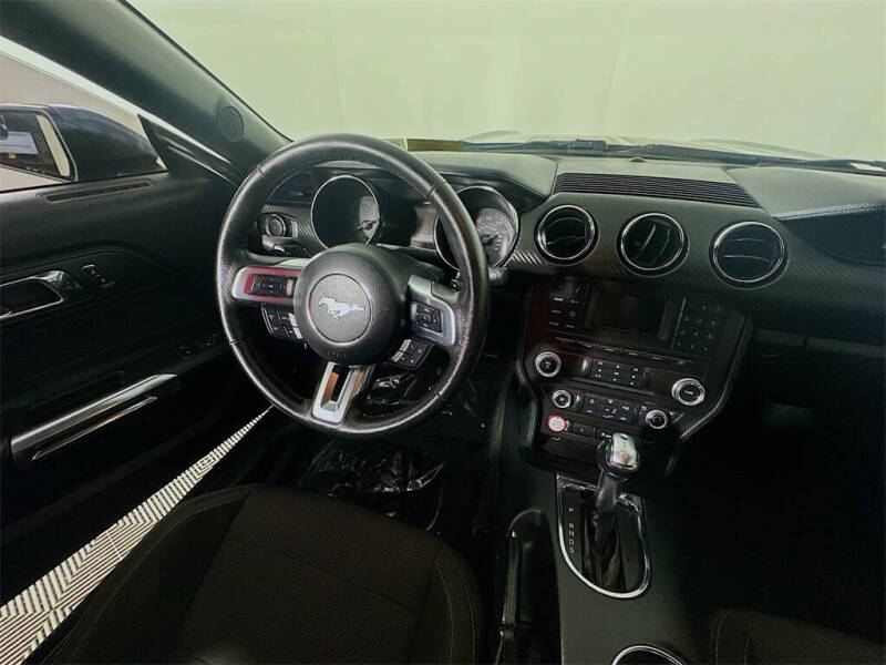 2017 Ford Mustang V6