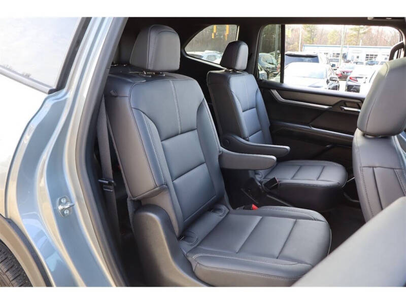 2024 GMC Acadia Elevation