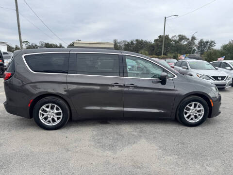 2017 Chrysler Pacifica LX