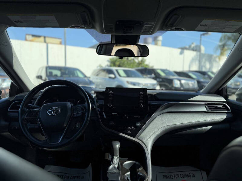 2022 Toyota Camry SE