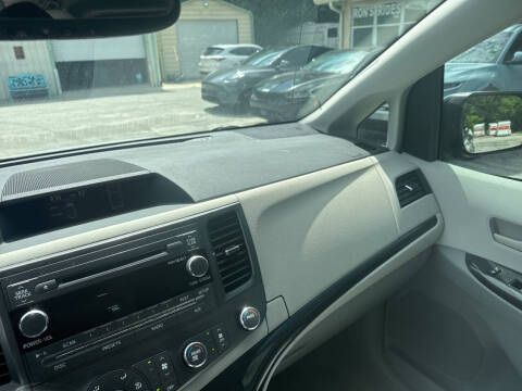2011 Toyota Sienna LE 8-Passenger