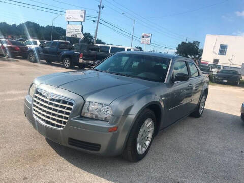 2007 Chrysler 300 for sale at ONYX AUTOMOTIVE, LLC in Largo FL